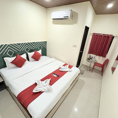 Hotel Kailash Park- Near International Airport Βομβάη Εξωτερικό φωτογραφία