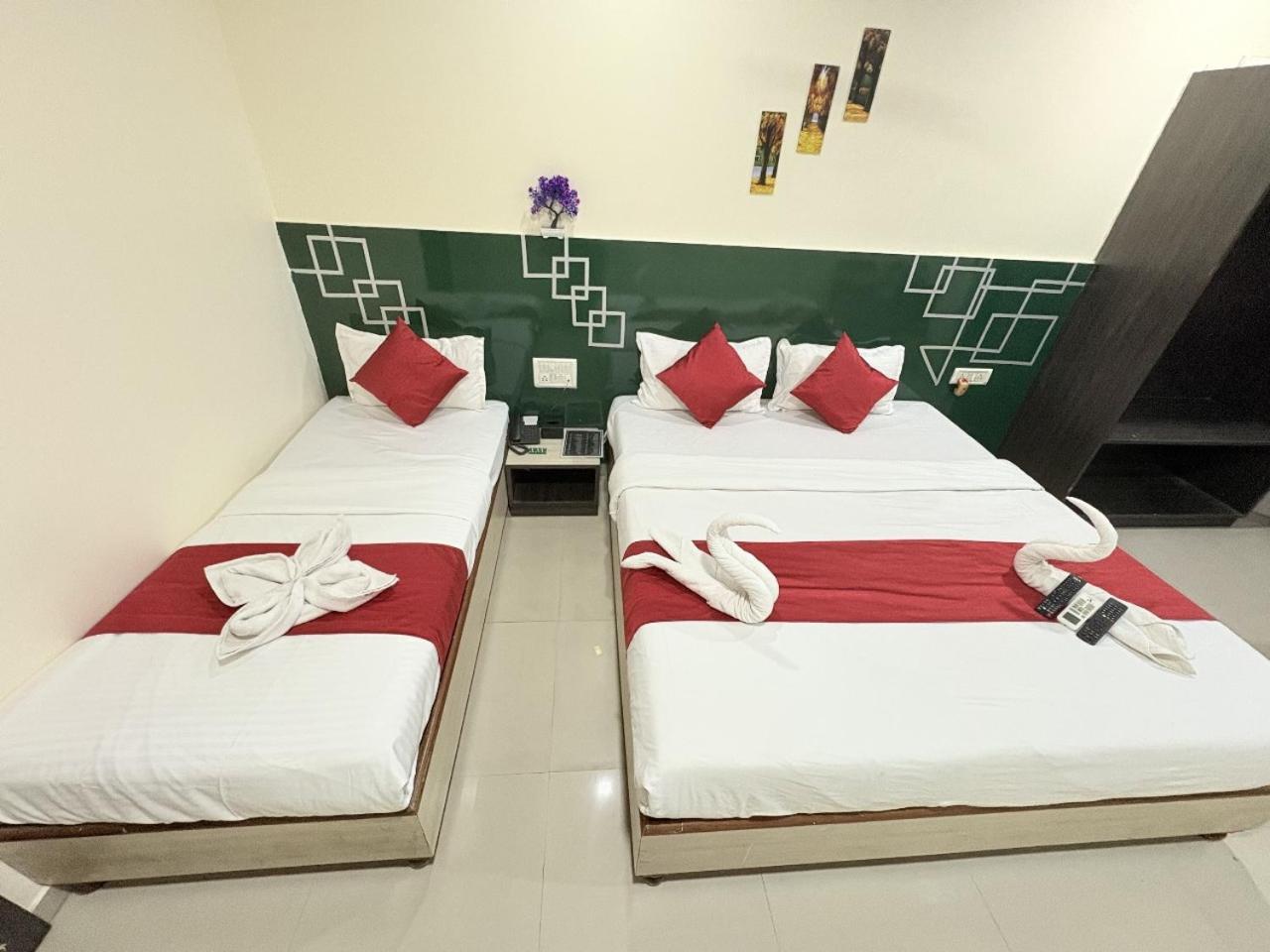 Hotel Kailash Park- Near International Airport Βομβάη Εξωτερικό φωτογραφία