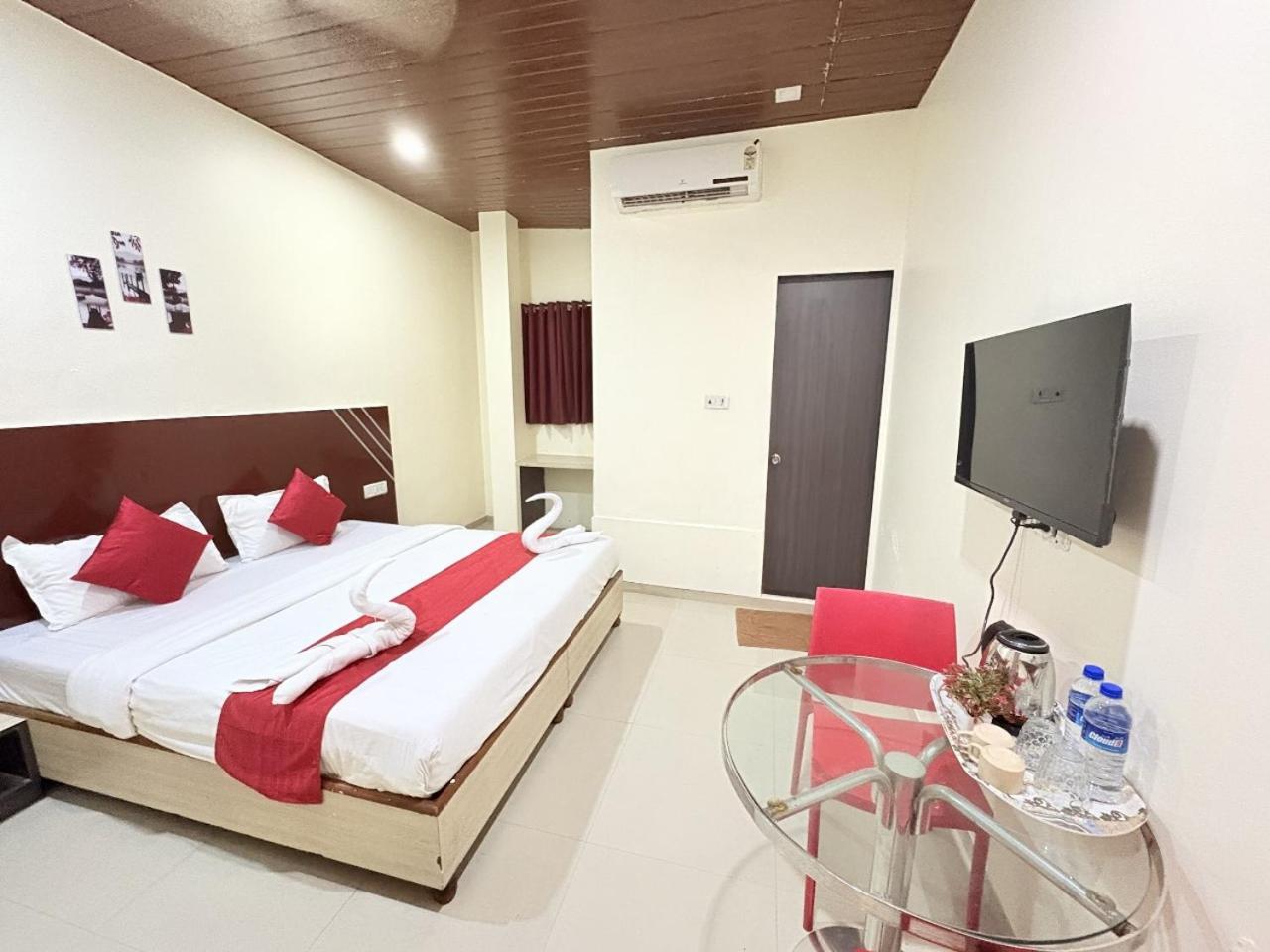 Hotel Kailash Park- Near International Airport Βομβάη Εξωτερικό φωτογραφία
